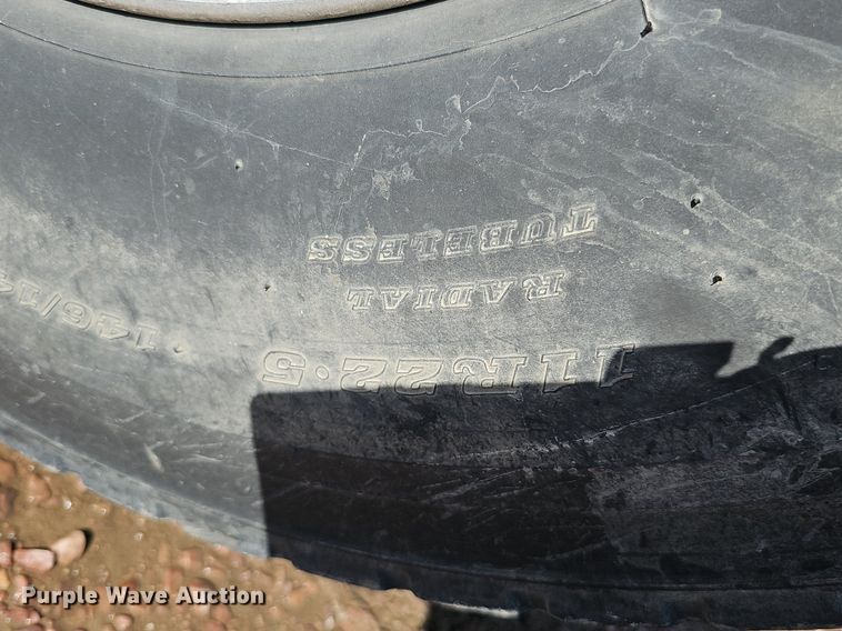 image for item DO2868 2001 Mack CH613  semi truck