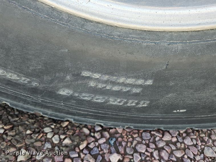 image for item DO2868 2001 Mack CH613  semi truck