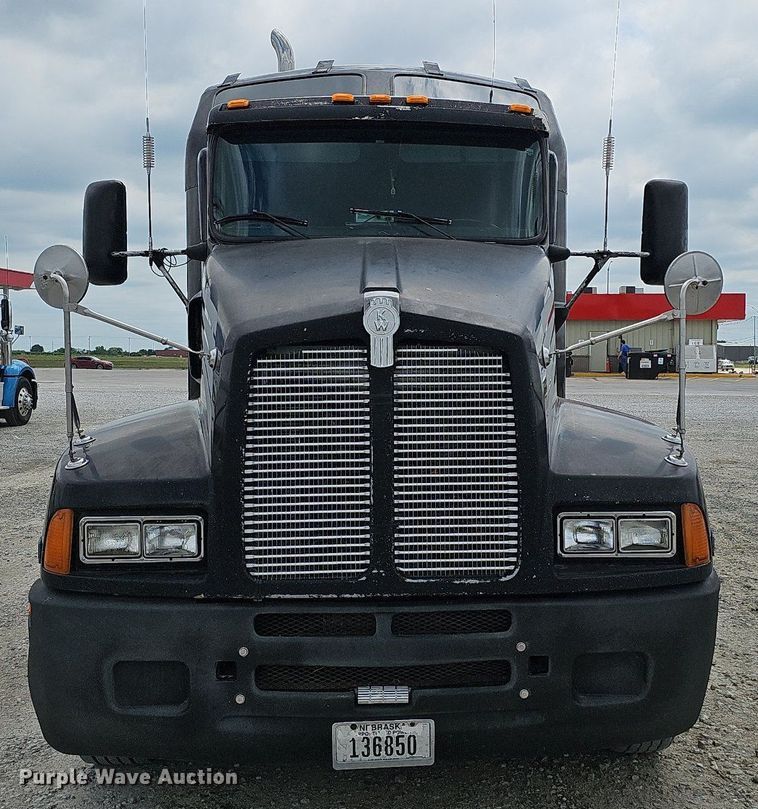 image for item DO2874 1996 Kenworth T600  semi truck