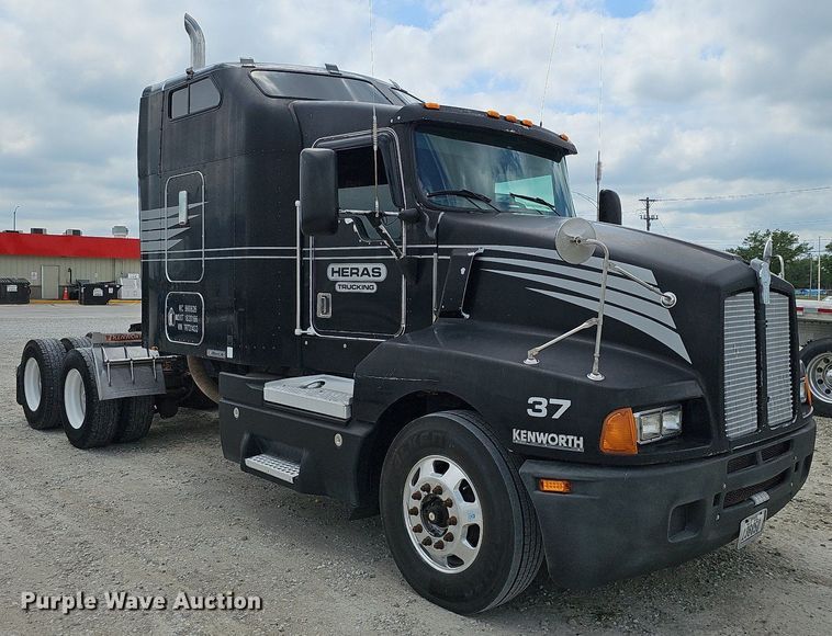 image for item DO2874 1996 Kenworth T600  semi truck