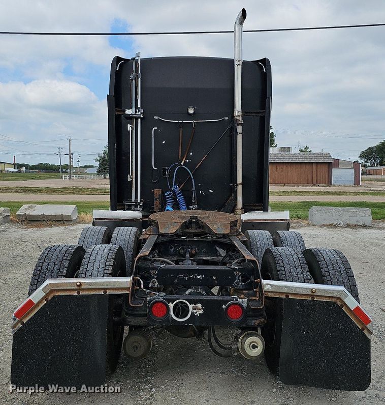 image for item DO2874 1996 Kenworth T600  semi truck