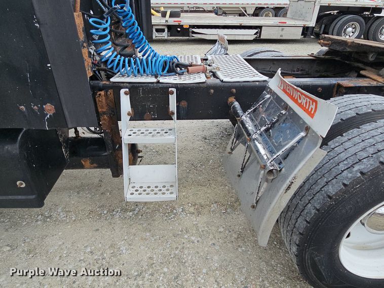 image for item DO2874 1996 Kenworth T600  semi truck