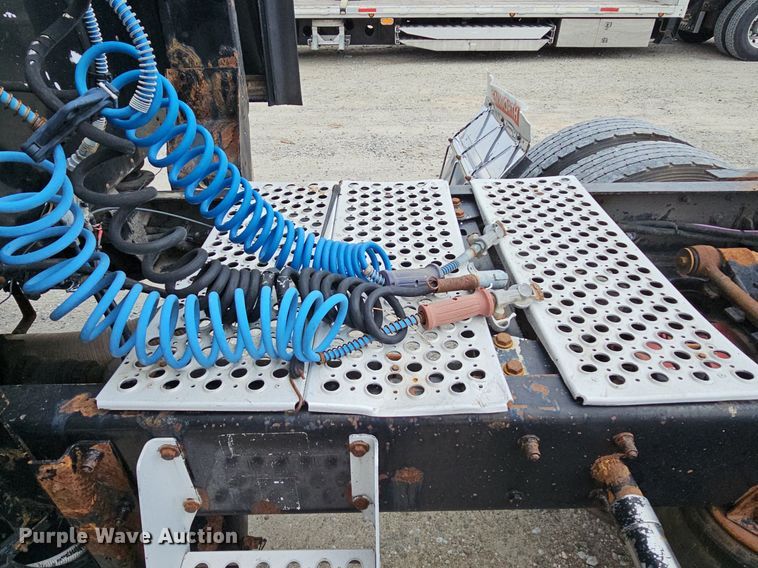 image for item DO2874 1996 Kenworth T600  semi truck