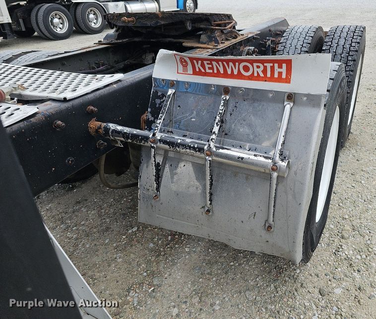 image for item DO2874 1996 Kenworth T600  semi truck