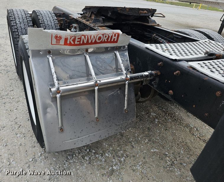 image for item DO2874 1996 Kenworth T600  semi truck