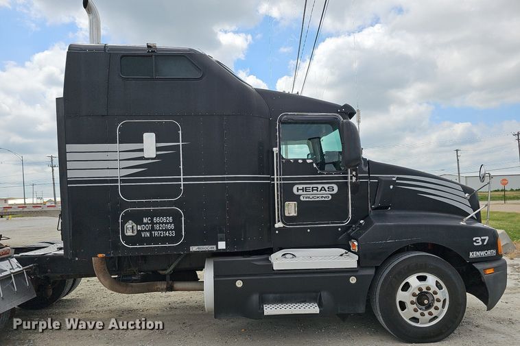 image for item DO2874 1996 Kenworth T600  semi truck
