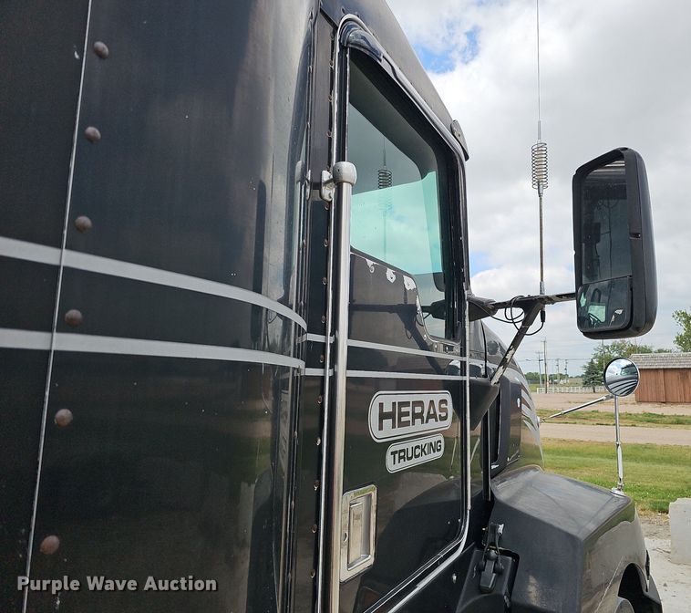 image for item DO2874 1996 Kenworth T600  semi truck