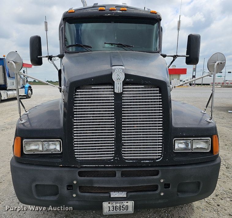 image for item DO2874 1996 Kenworth T600  semi truck