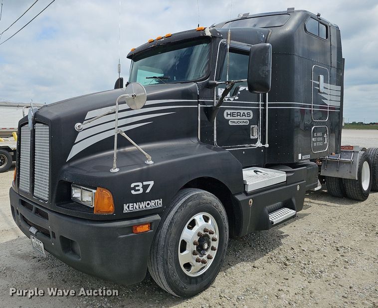 image for item DO2874 1996 Kenworth T600  semi truck
