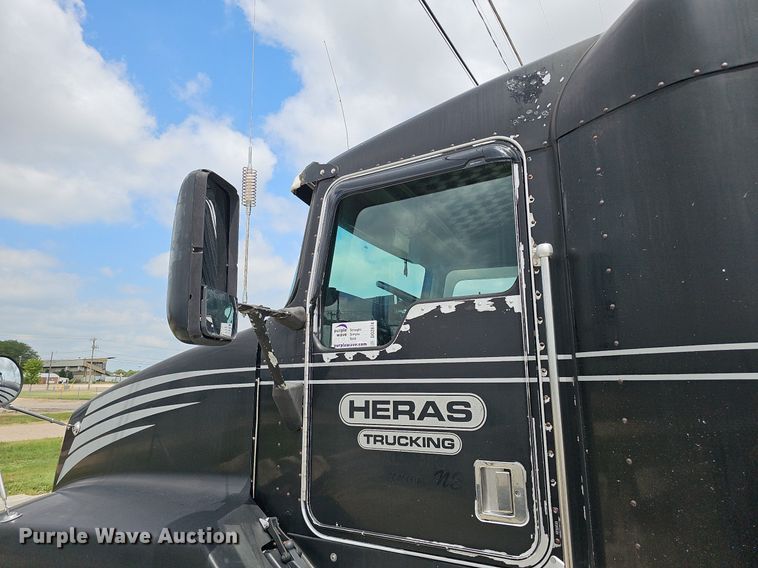 image for item DO2874 1996 Kenworth T600  semi truck