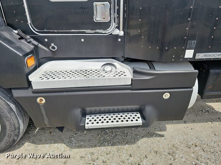 image for item DO2874 1996 Kenworth T600  semi truck