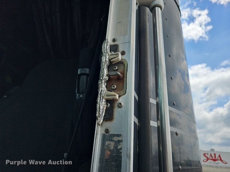 image for item DO2874 1996 Kenworth T600  semi truck