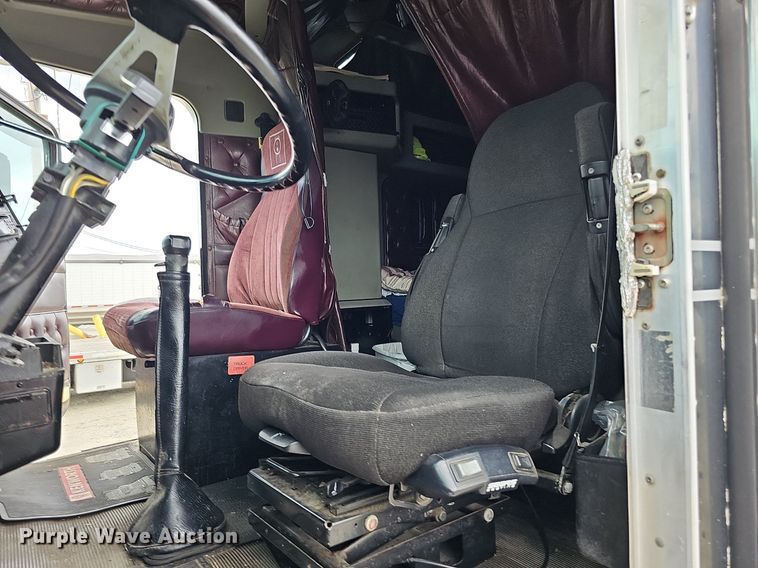 image for item DO2874 1996 Kenworth T600  semi truck