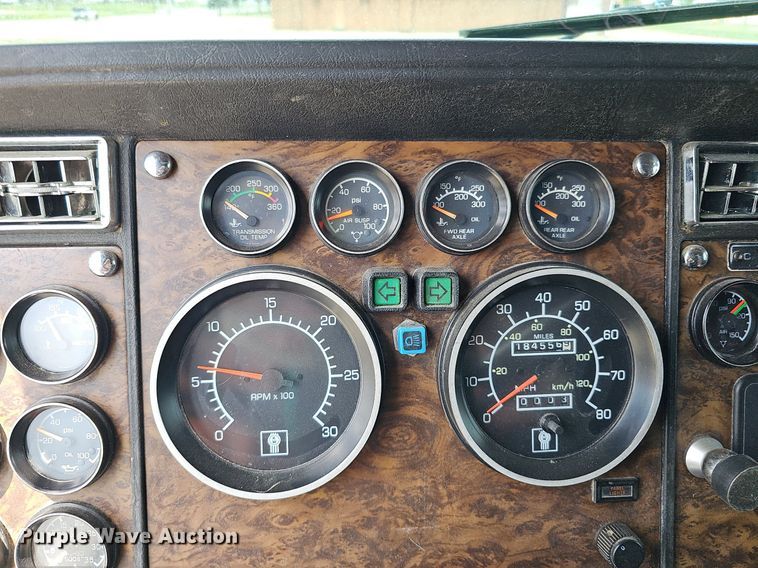 image for item DO2874 1996 Kenworth T600  semi truck