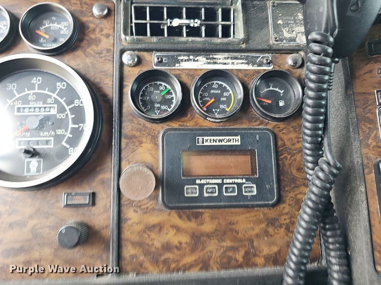 image for item DO2874 1996 Kenworth T600  semi truck