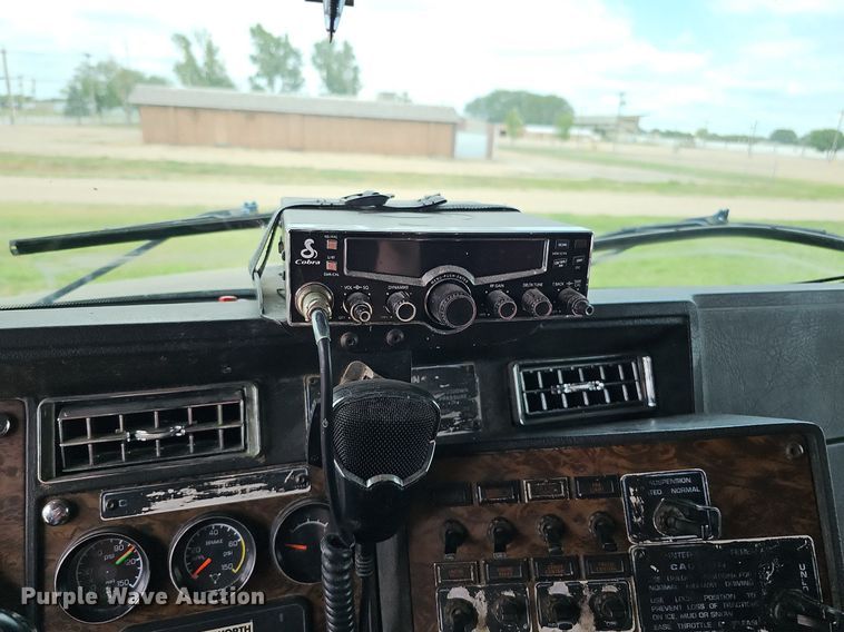 image for item DO2874 1996 Kenworth T600  semi truck