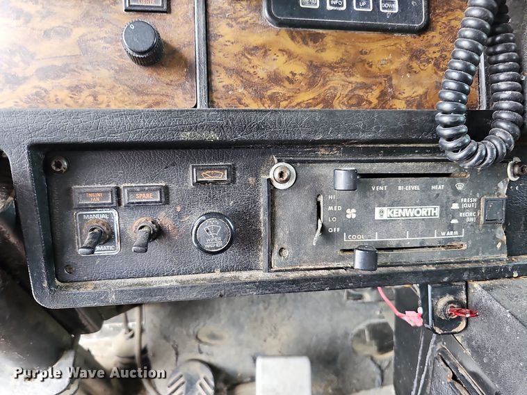 image for item DO2874 1996 Kenworth T600  semi truck