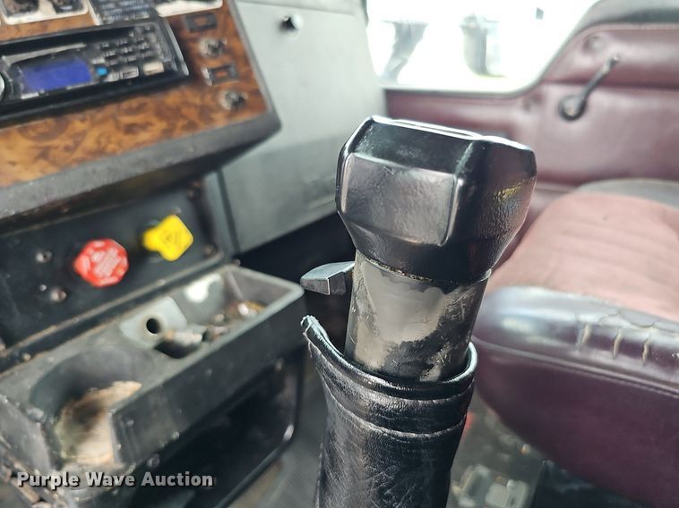 image for item DO2874 1996 Kenworth T600  semi truck