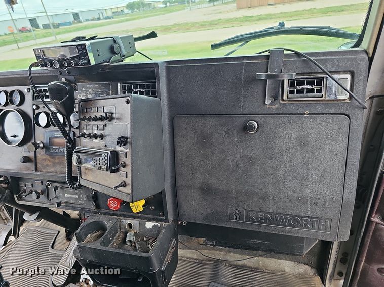 image for item DO2874 1996 Kenworth T600  semi truck