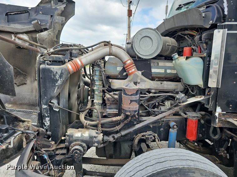 image for item DO2874 1996 Kenworth T600  semi truck