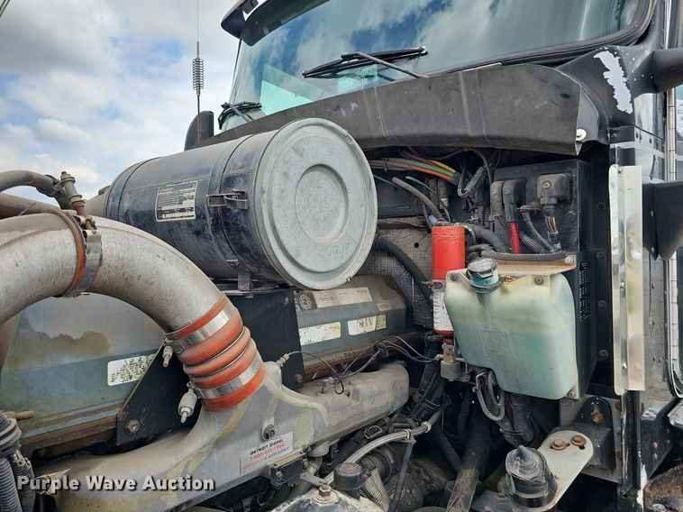 image for item DO2874 1996 Kenworth T600  semi truck