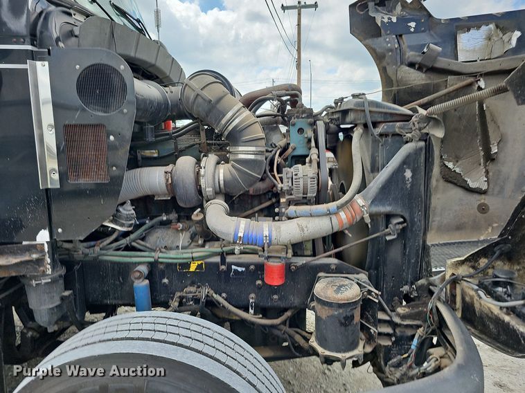 image for item DO2874 1996 Kenworth T600  semi truck