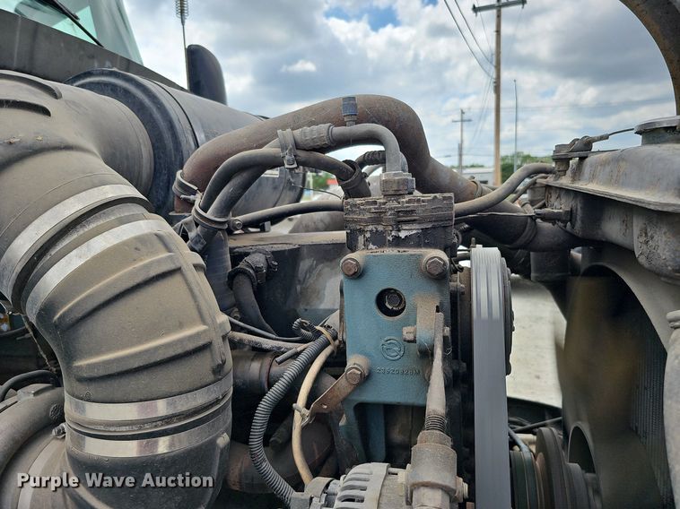 image for item DO2874 1996 Kenworth T600  semi truck