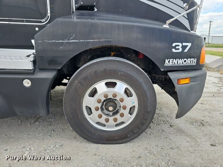 image for item DO2874 1996 Kenworth T600  semi truck