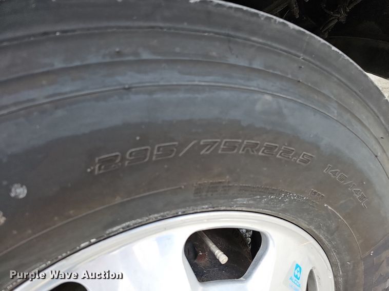 image for item DO2874 1996 Kenworth T600  semi truck