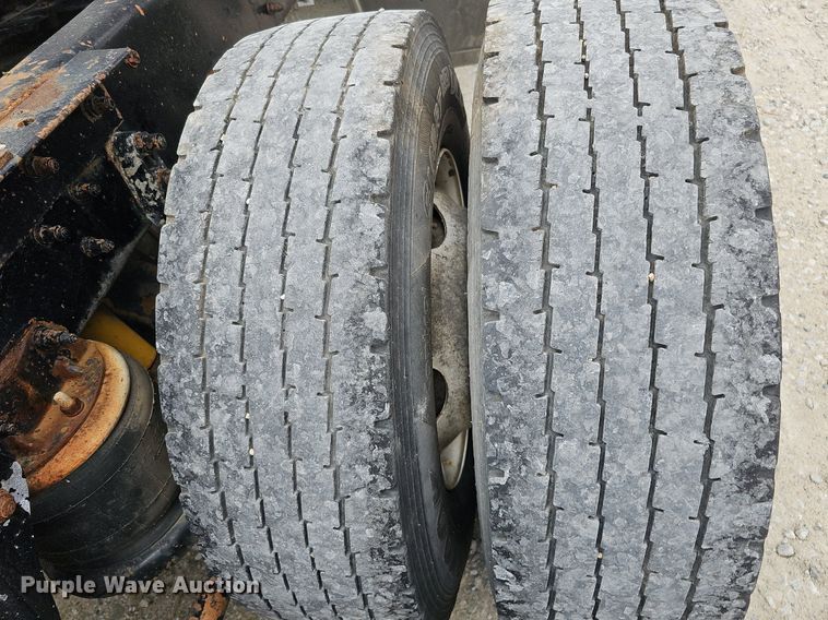 image for item DO2874 1996 Kenworth T600  semi truck