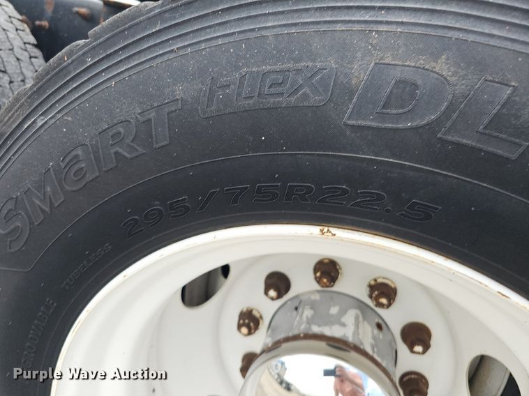 image for item DO2874 1996 Kenworth T600  semi truck