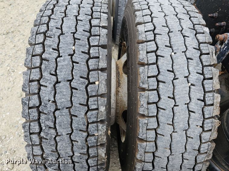 image for item DO2874 1996 Kenworth T600  semi truck