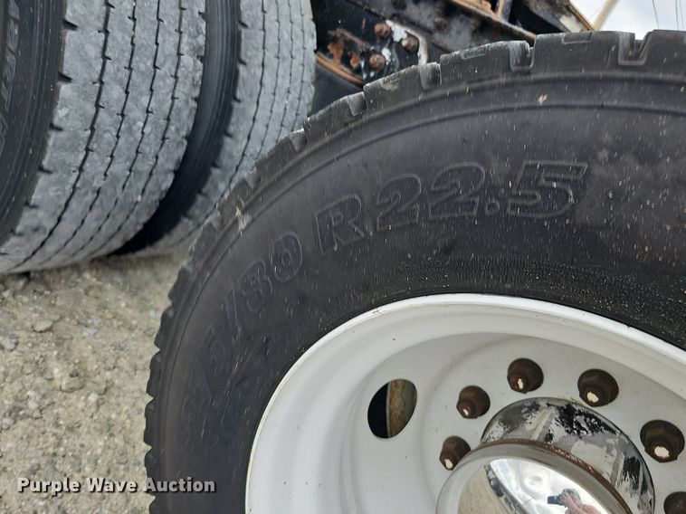 image for item DO2874 1996 Kenworth T600  semi truck