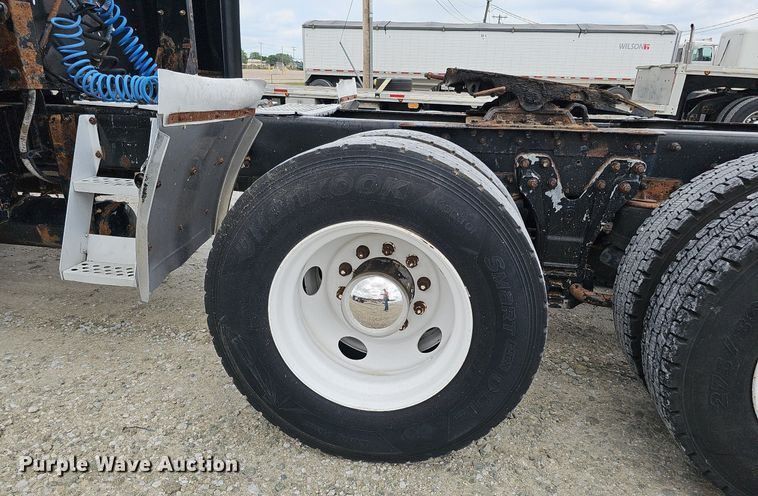 image for item DO2874 1996 Kenworth T600  semi truck