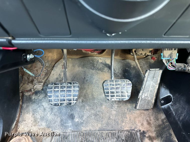 image for item DO5167 1996  Chevrolet Kodiak C6500  flatbed truck