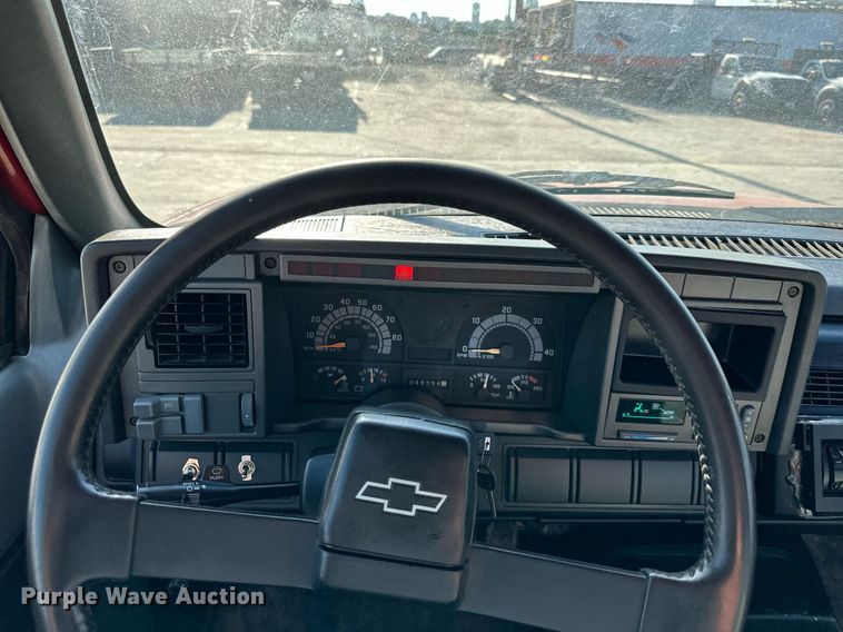 image for item DO5167 1996  Chevrolet Kodiak C6500  flatbed truck