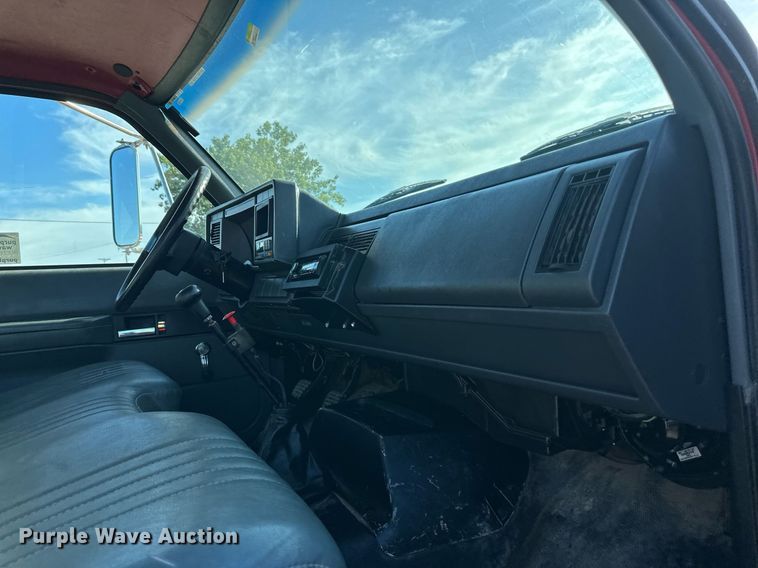 image for item DO5167 1996  Chevrolet Kodiak C6500  flatbed truck