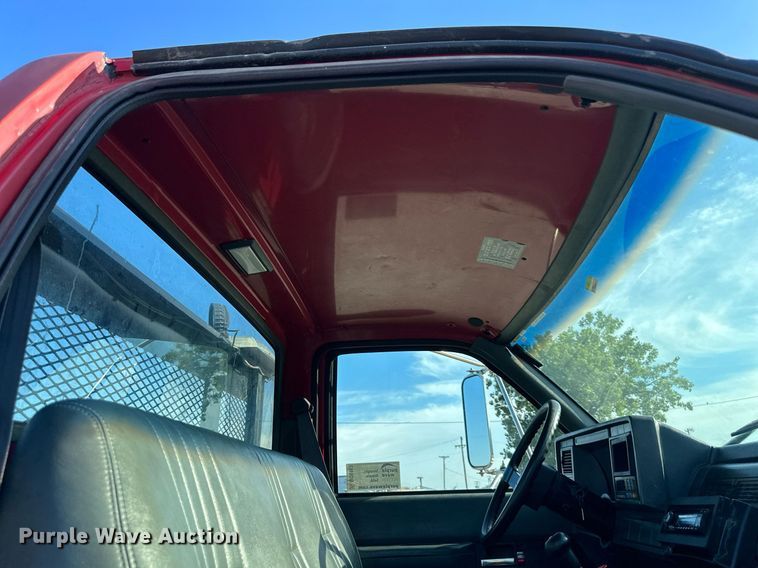 image for item DO5167 1996  Chevrolet Kodiak C6500  flatbed truck