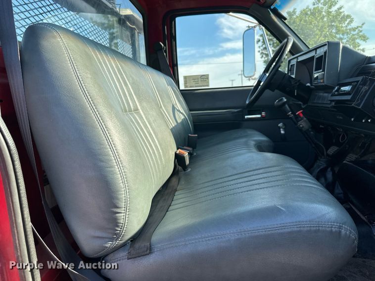 image for item DO5167 1996  Chevrolet Kodiak C6500  flatbed truck