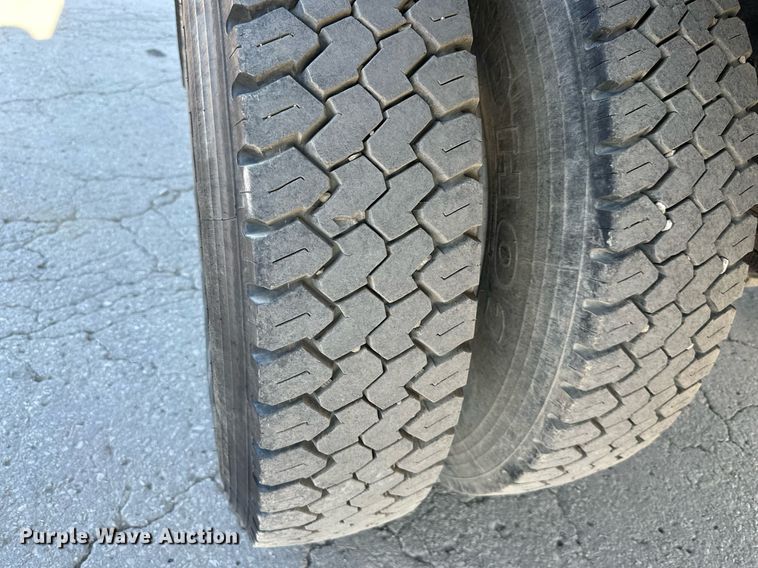 image for item DO5167 1996  Chevrolet Kodiak C6500  flatbed truck