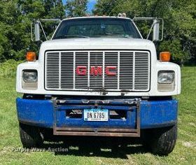 image for item DQ0840 1992 GMC TopKick C6500  semi truck