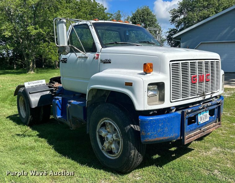 image for item DQ0840 1992 GMC TopKick C6500  semi truck