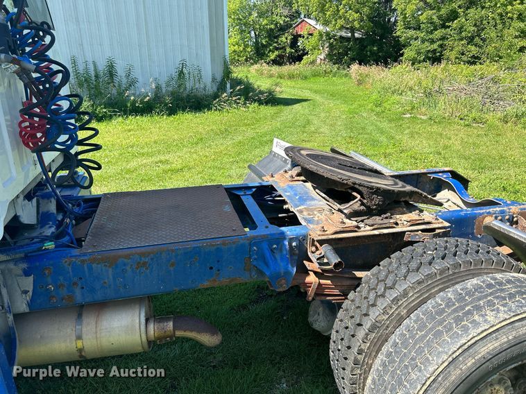 image for item DQ0840 1992 GMC TopKick C6500  semi truck