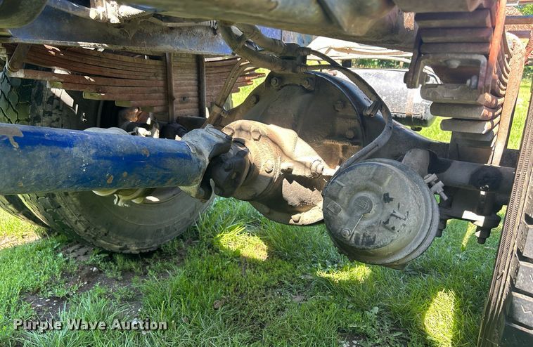 image for item DQ0840 1992 GMC TopKick C6500  semi truck