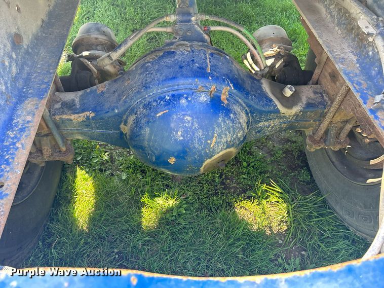 image for item DQ0840 1992 GMC TopKick C6500  semi truck