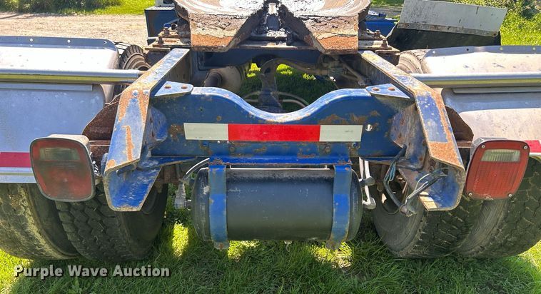 image for item DQ0840 1992 GMC TopKick C6500  semi truck