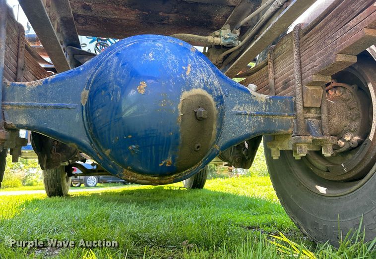 image for item DQ0840 1992 GMC TopKick C6500  semi truck