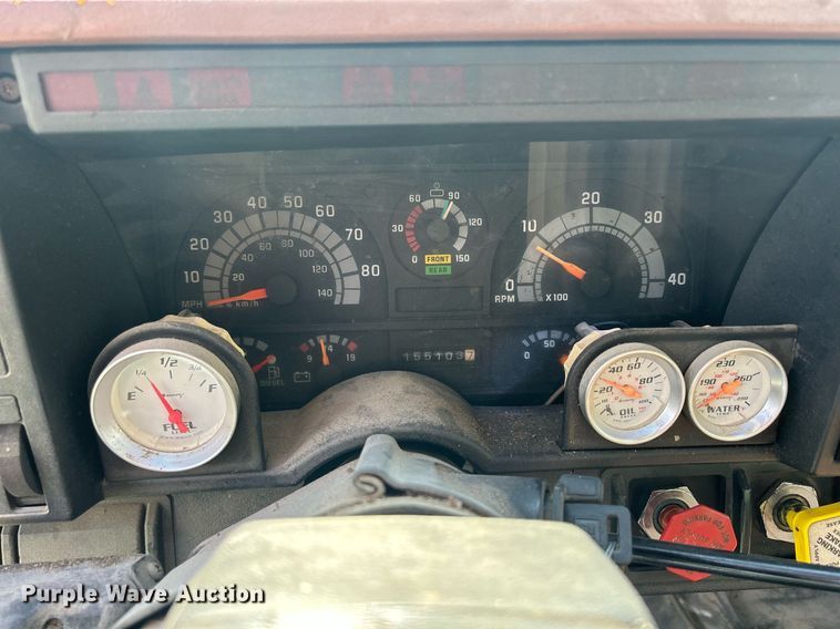 image for item DQ0840 1992 GMC TopKick C6500  semi truck