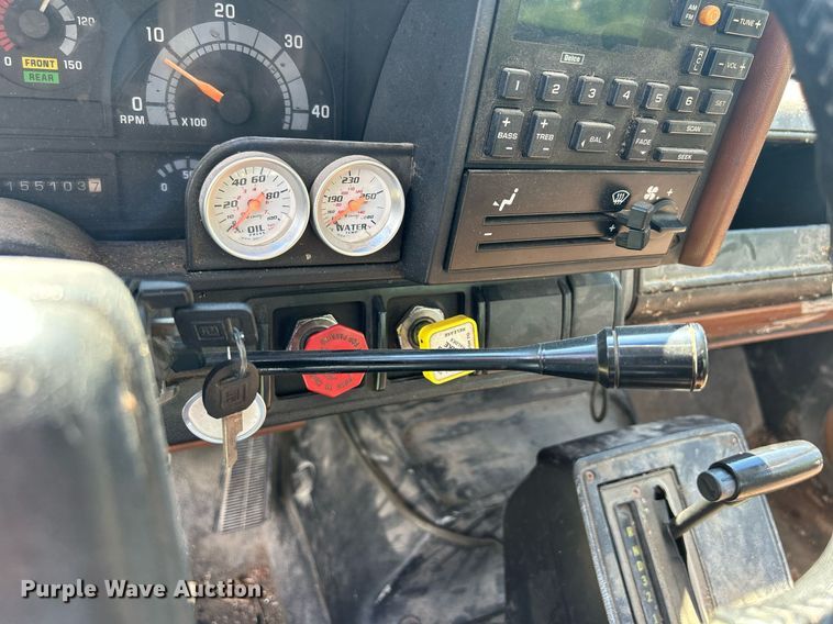 image for item DQ0840 1992 GMC TopKick C6500  semi truck