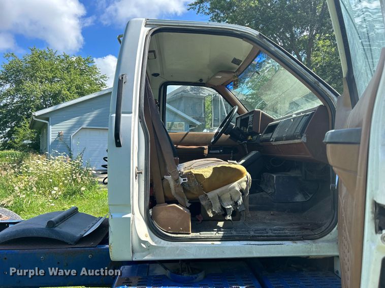 image for item DQ0840 1992 GMC TopKick C6500  semi truck